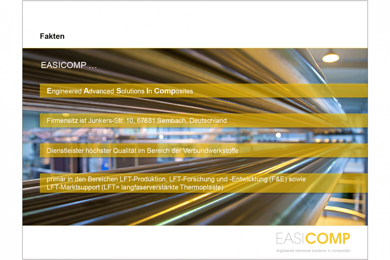Eine Seite der Powerpoint-Präsentation für die EASICOMP GmbH. Vorlage mit einzelnen Fakten in gelblichen Kästen die leicht transparent sind und ein Foto von einer Produktionsstätte im Hintergrund.