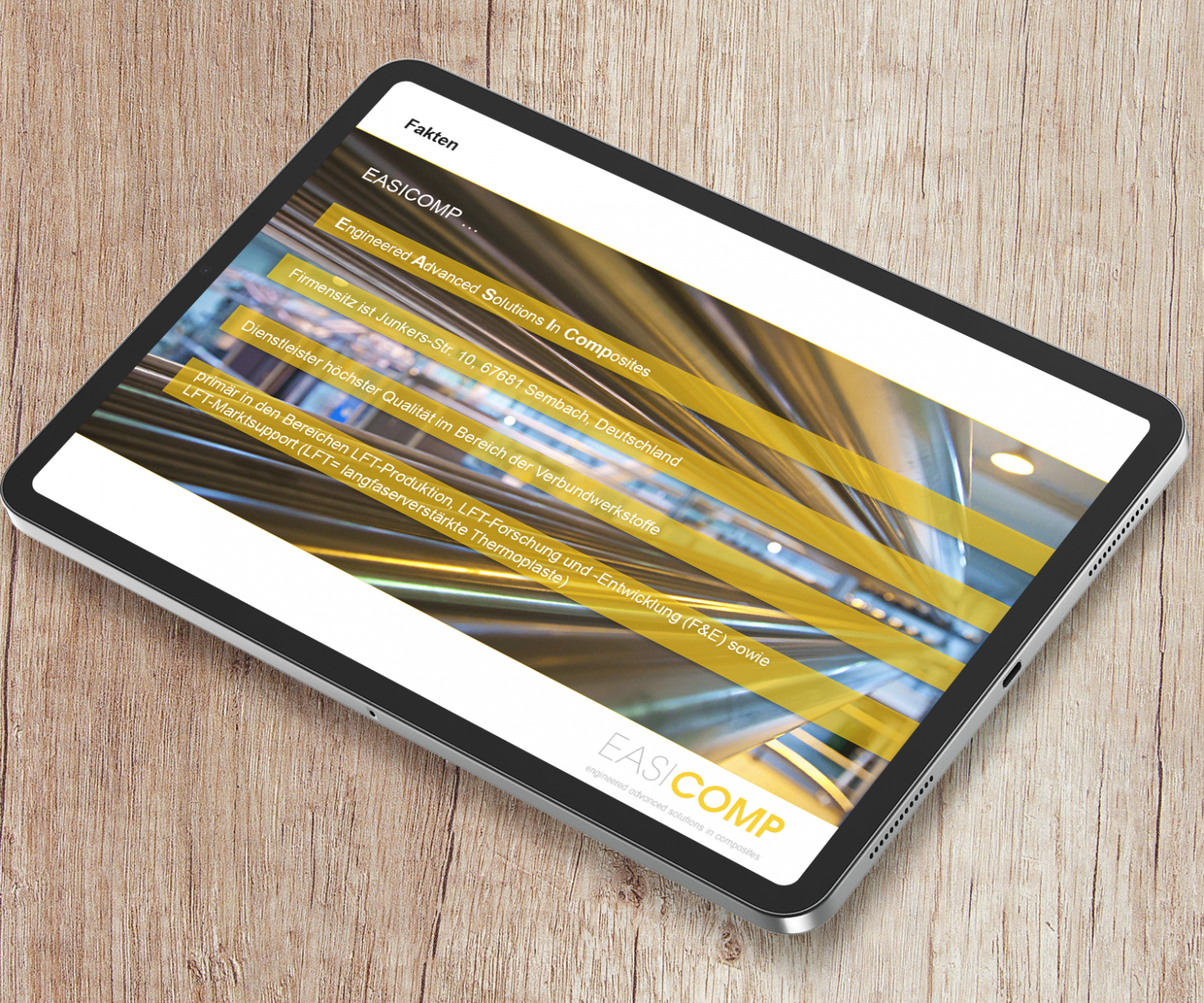 Tablet auf dem eine Seite aus einer Powerpoint-Präsentation von der EASICOMP GmbH zu sehen ist.