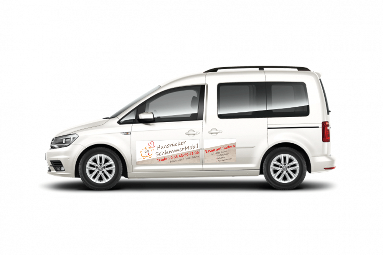 Weißer Caddy mit gestalteten Magnetfolien für die Bewerbung des Hunsrücker SchlemmerMobils. Zu sehen sind das Logo und die Kontaktdaten.