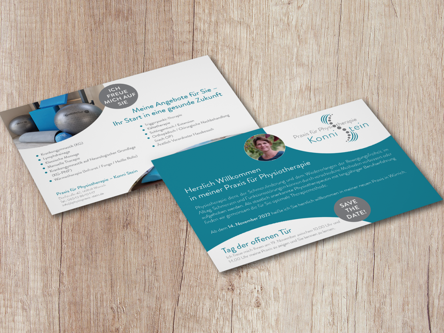 Werbeflyer für die Eröffnung der Praxis für Physiotherapie Konni Stein. Auf der Vorderseite eine kurze Vorstellung und die Einladung zum Tag der offenen Tür. Auf der Rückseite die angebotenen Leistungen der Praxis und die Kontaktadresse.