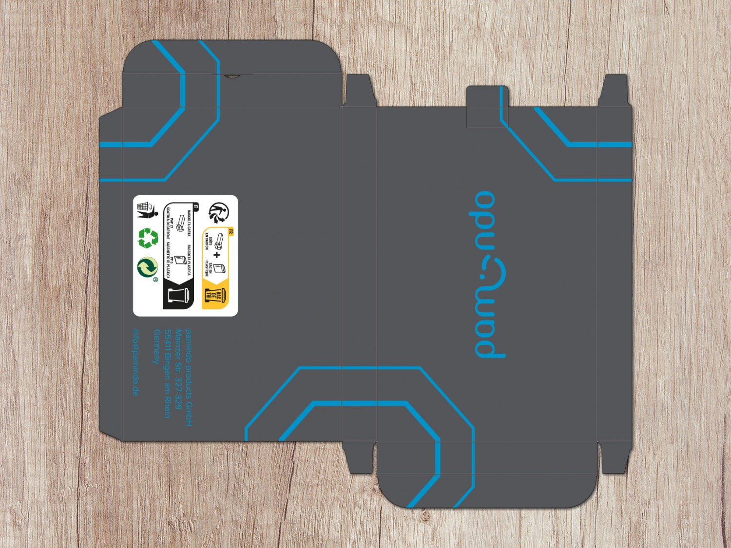 Aufgefalteter, anthrazitfarbener Verpackungskarton von pamindo. Mit Logo, Kontaktadresse und eine Aufdruck für das Recycling des Kartons in den Ländern Frankreich und Italien.